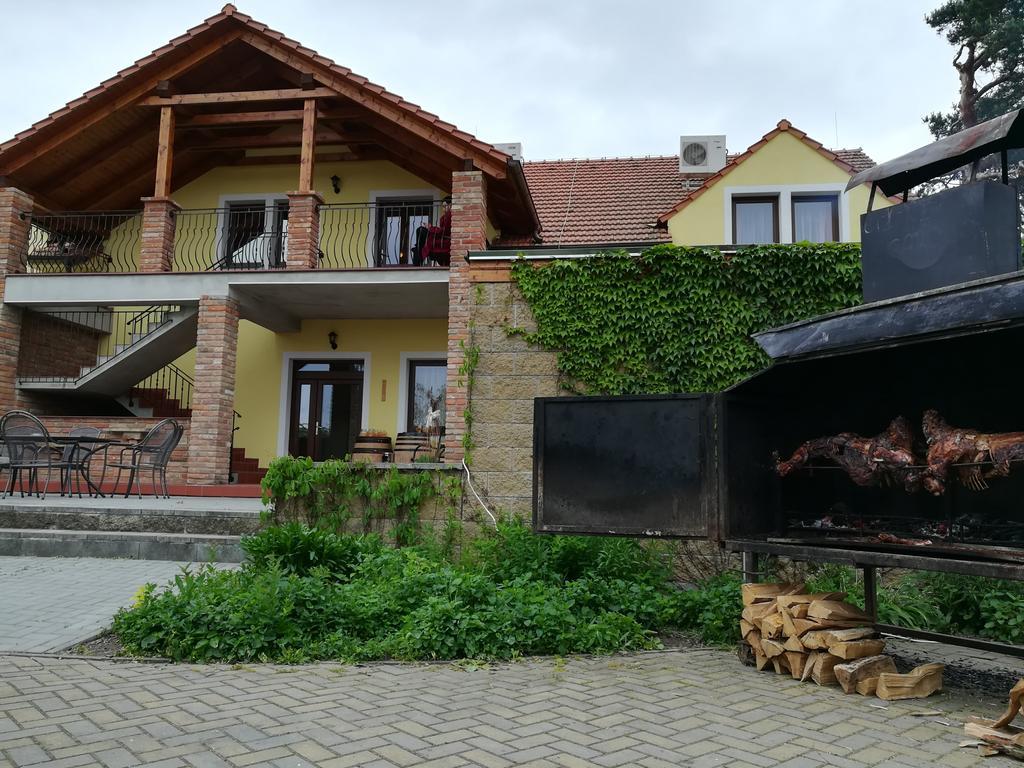 Penzion Siesta Valtice Exterior photo