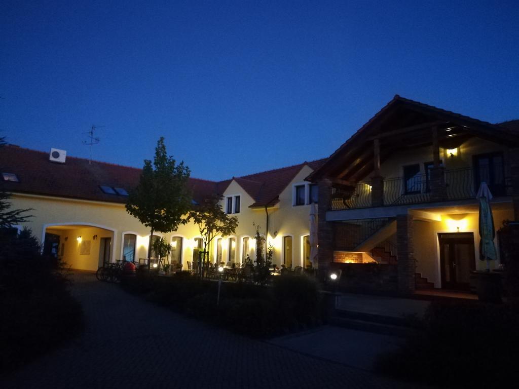 Penzion Siesta Valtice Exterior photo